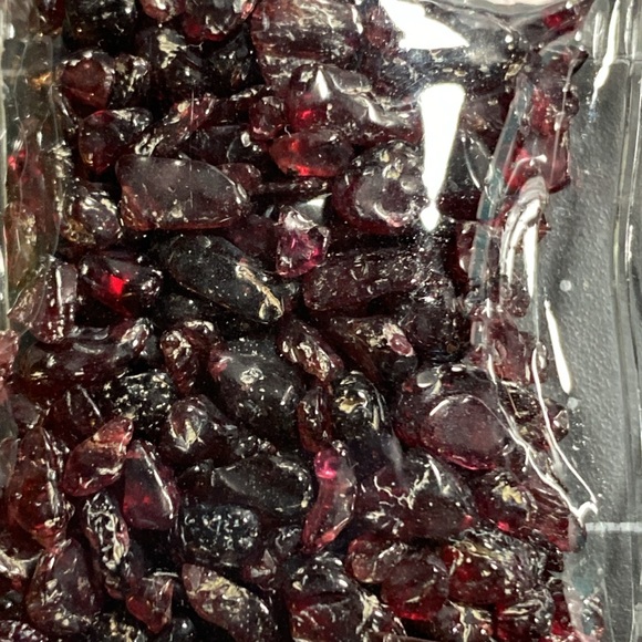 Craft: Un-Drilled Semi-Precious Stone pebbles/chips - Picture 10 of 11